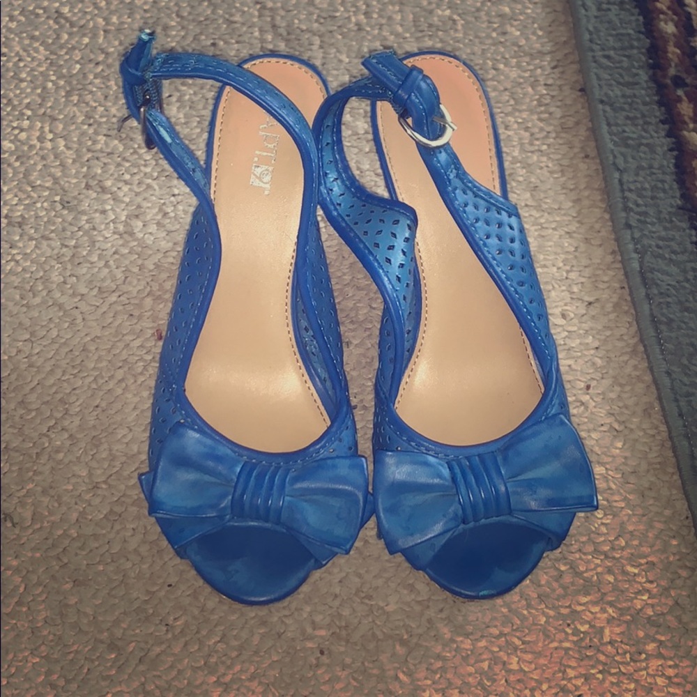 Apt. 9 blue heal wedges